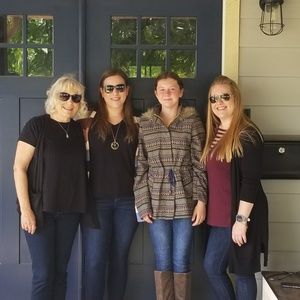 Meet your Posher, Lauren